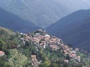 Xtrallusion offers independent self-guided Walking, Adventure, Activity, Skiing and Paragliding Holiday itineraries on the Italian Rivieras, in the Italian Lakes, in the Italian Alps and in some of the most beautiful corners of Italy.